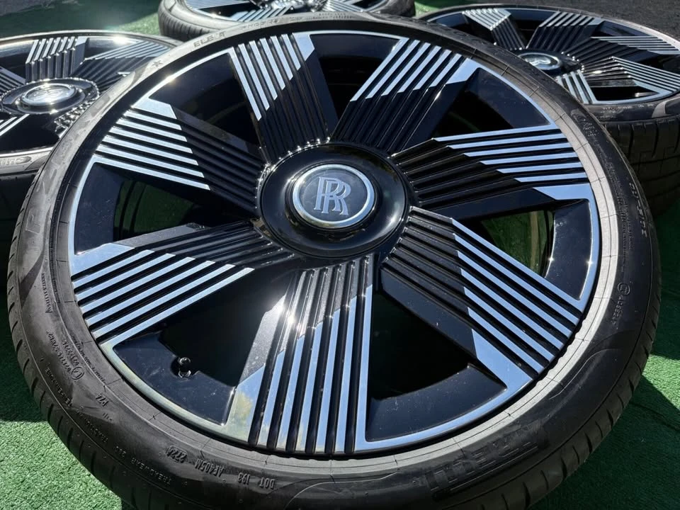 Rolls-Royce Spectre - Image 2 of 10