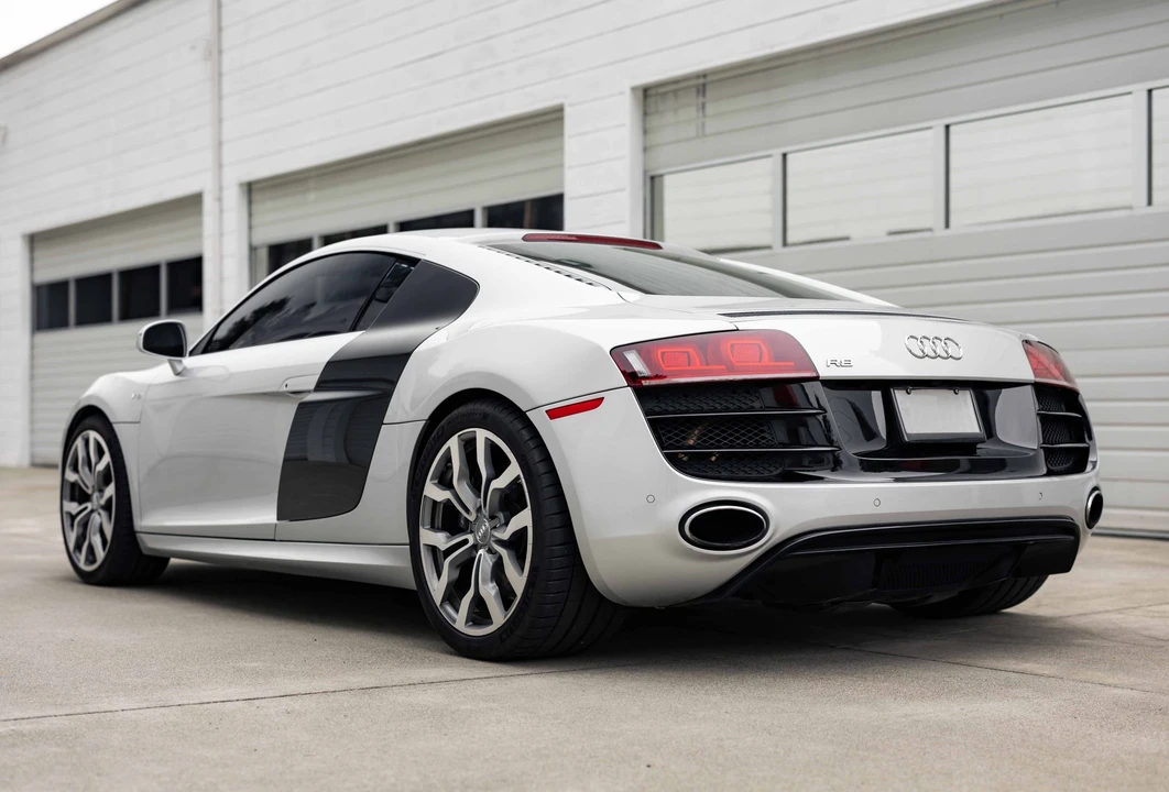 2010 Audi 42 R8 - Image 8 of 31