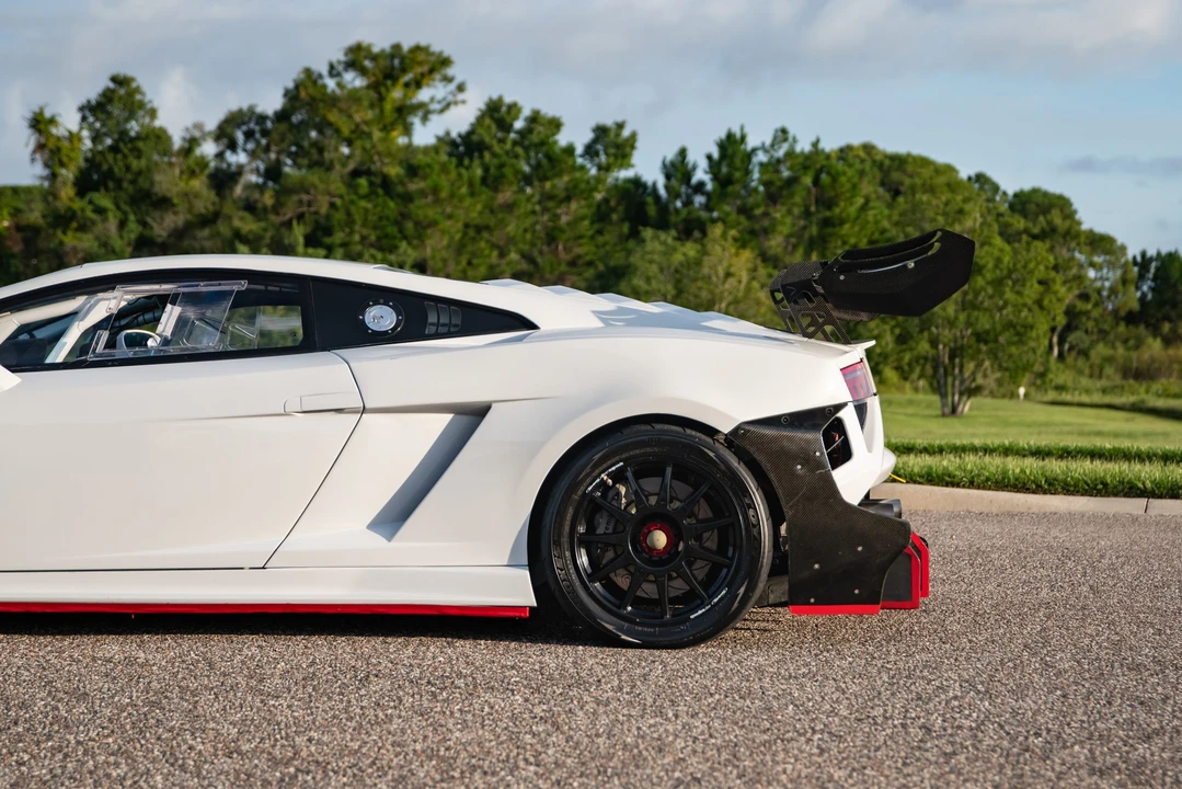 2013 Lamborghini Gallardo LP570-4 Super Trofeo Stradale - Image 25 of 31