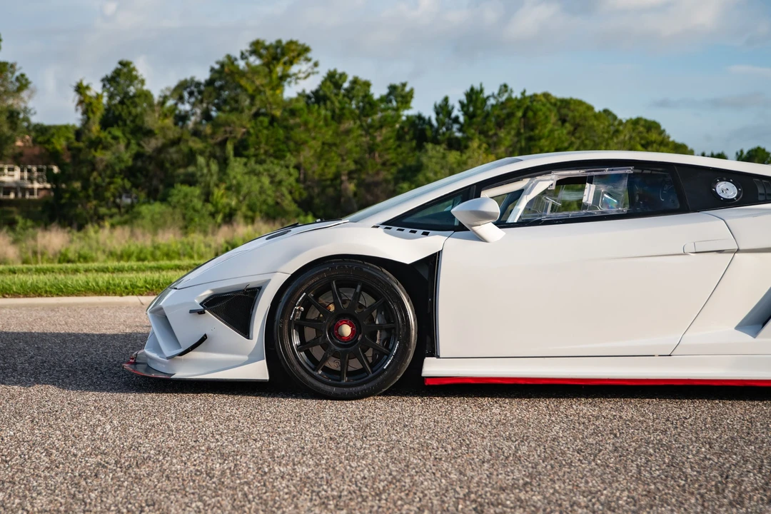 2013 Lamborghini Gallardo LP570-4 Super Trofeo Stradale - Image 24 of 31