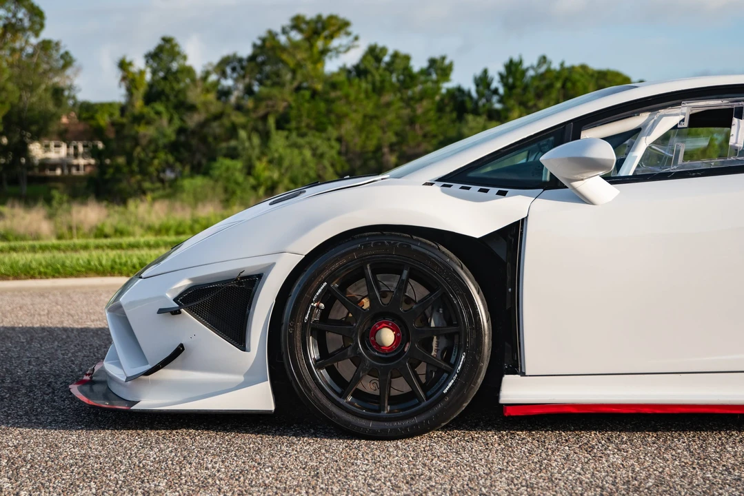 2013 Lamborghini Gallardo LP570-4 Super Trofeo Stradale - Image 28 of 31
