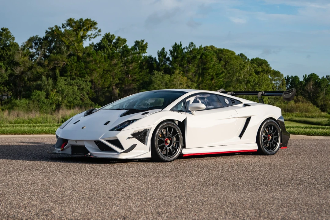 2013 Lamborghini Gallardo LP570-4 Super Trofeo Stradale - Image 2 of 31