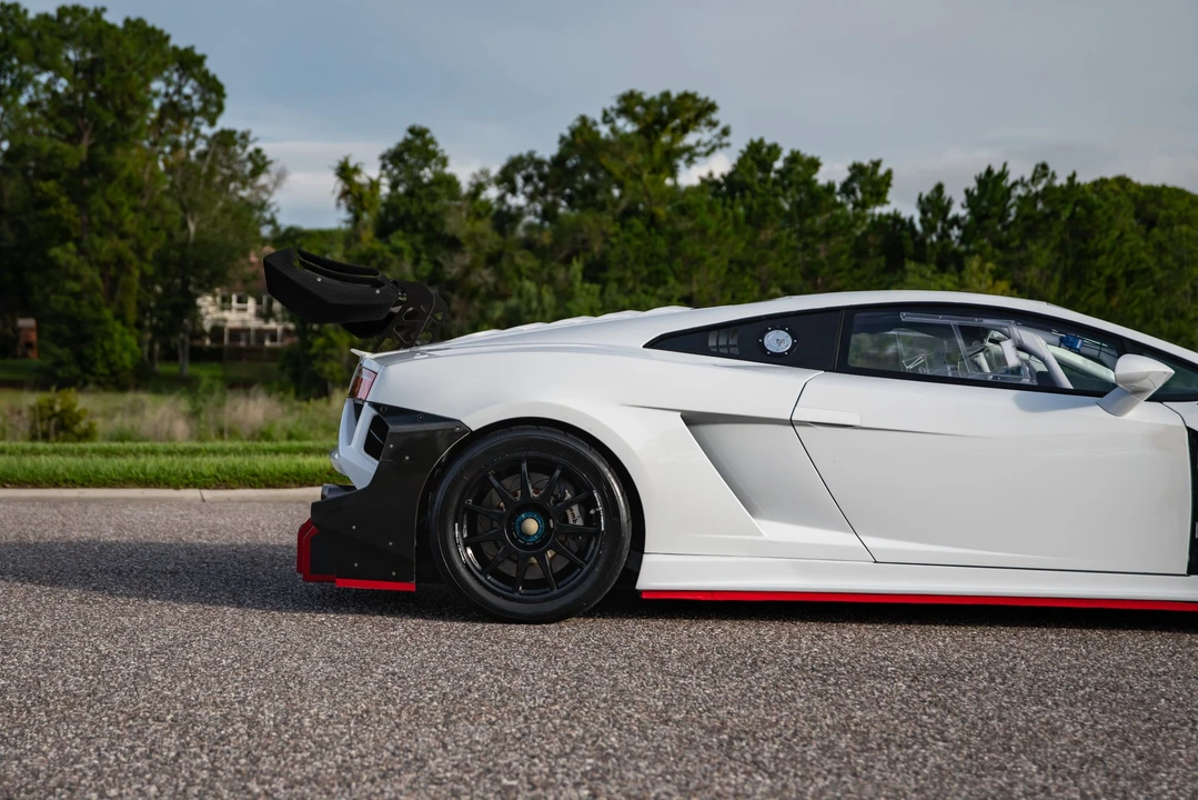 2013 Lamborghini Gallardo LP570-4 Super Trofeo Stradale - Image 26 of 31
