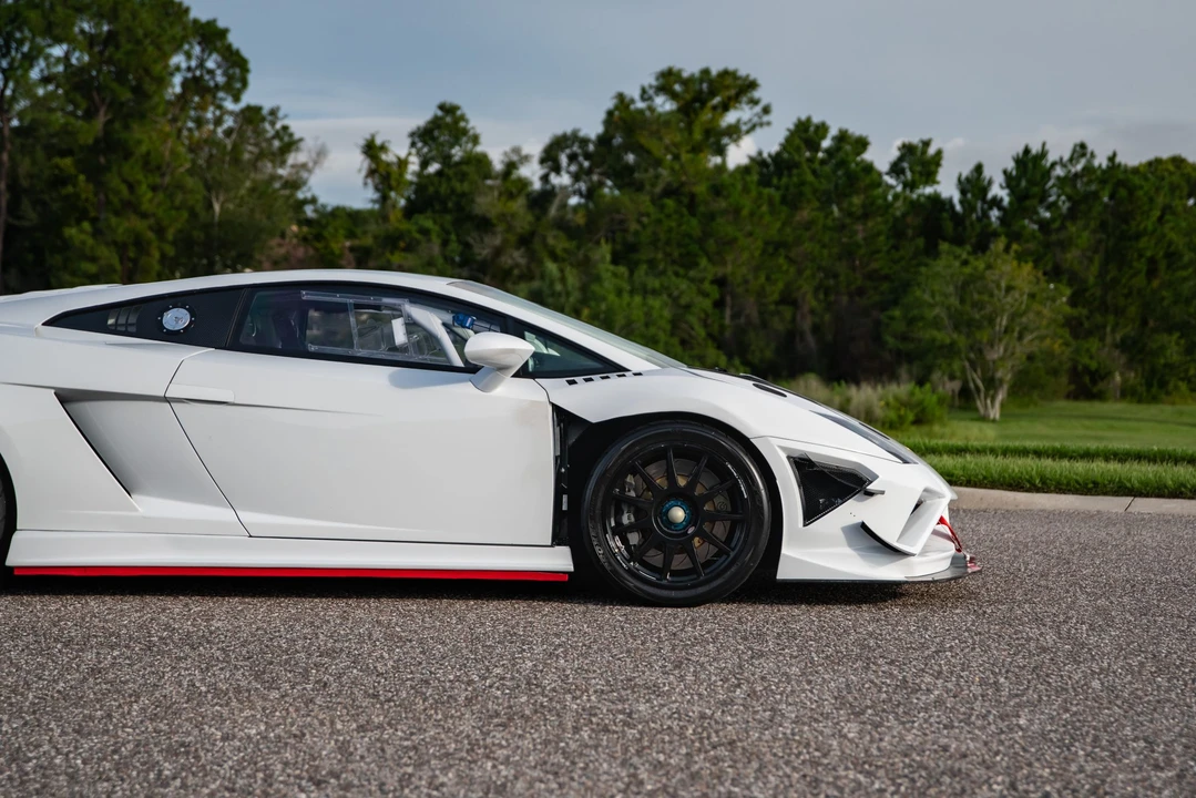 2013 Lamborghini Gallardo LP570-4 Super Trofeo Stradale - Image 27 of 31