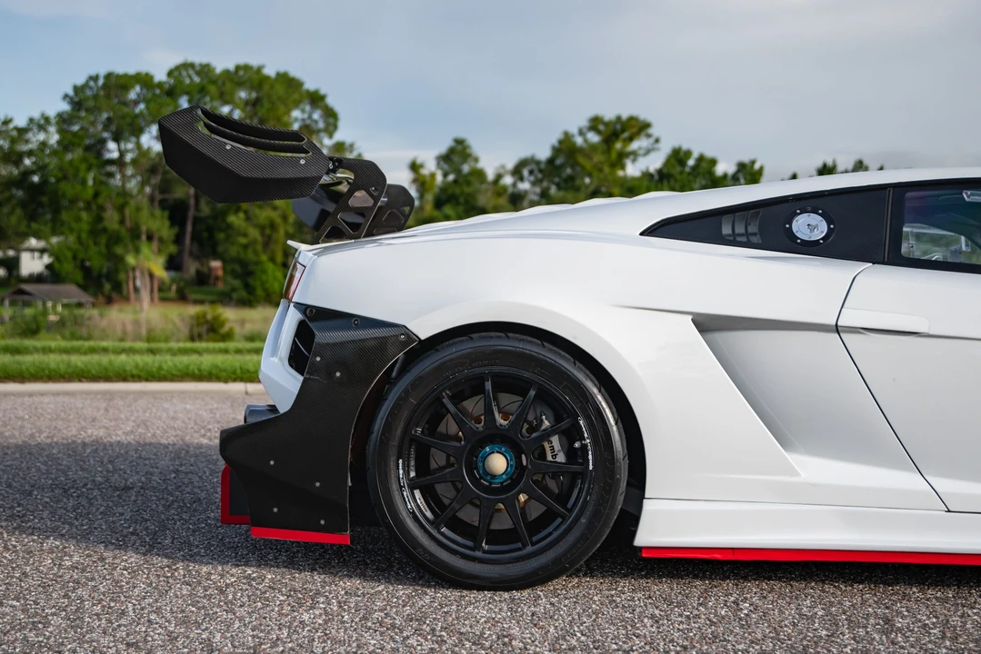 2013 Lamborghini Gallardo LP570-4 Super Trofeo Stradale - Image 30 of 31
