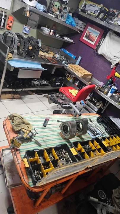 2004 Parts & Memorabilia Engines - Image 3 of 9