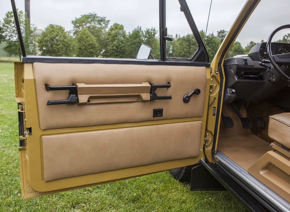 Land Rover Range Rover Classic - Image 9 of 18