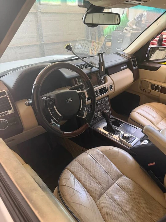 2011 Land Rover Range Rover L322 - Image 2 of 3