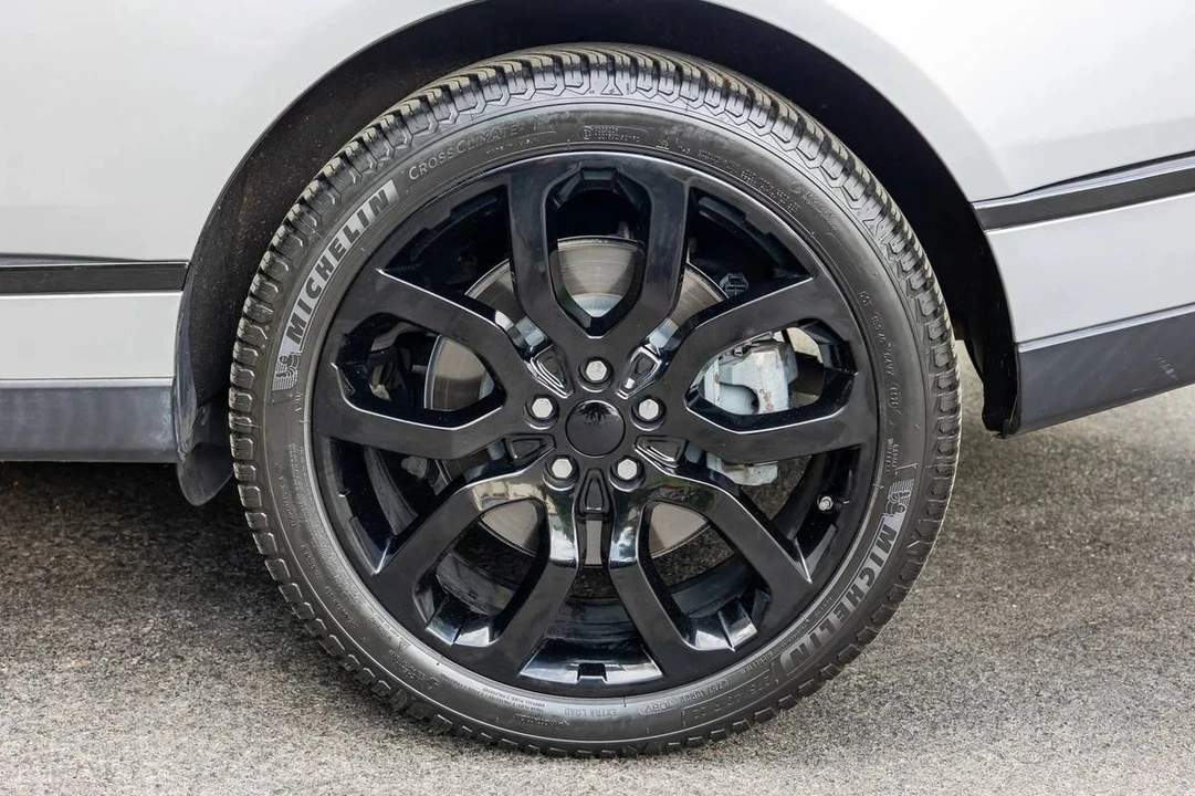 2017 Land Rover Range Rover L405 - Image 10 of 24