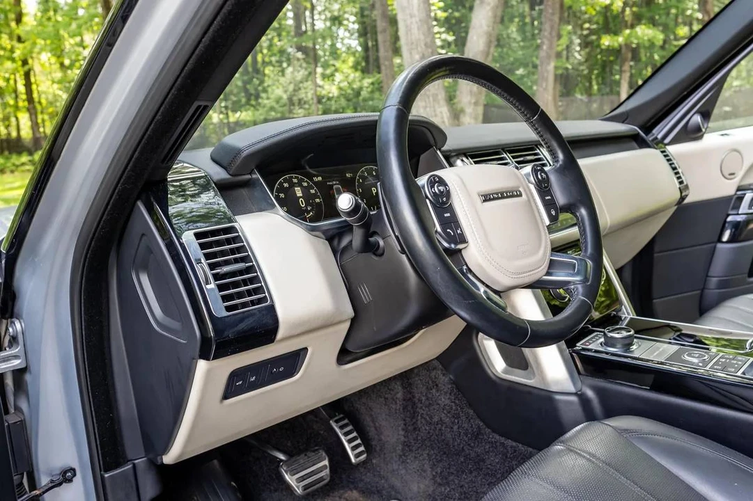 2017 Land Rover Range Rover L405 - Image 17 of 24