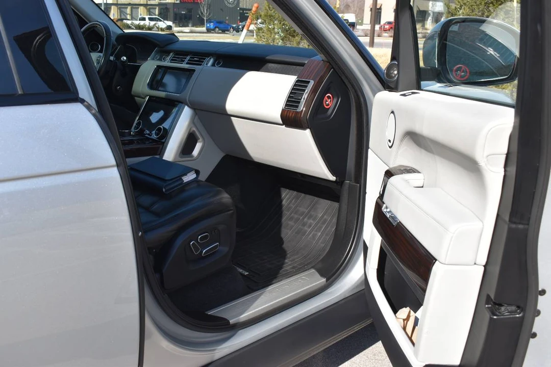 2015 Land Rover Range Rover L405 - Image 14 of 19
