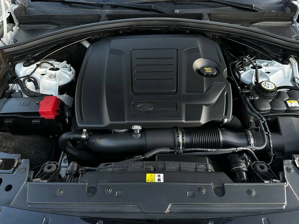 2018 Land Rover Range Rover Velar - Image 13 of 18