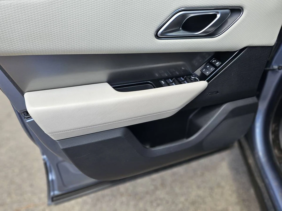 2019 Land Rover Range Rover Velar - Image 8 of 9