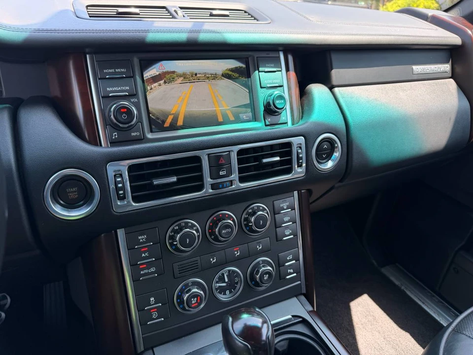 2011 Land Rover Range Rover L322 - Image 18 of 19
