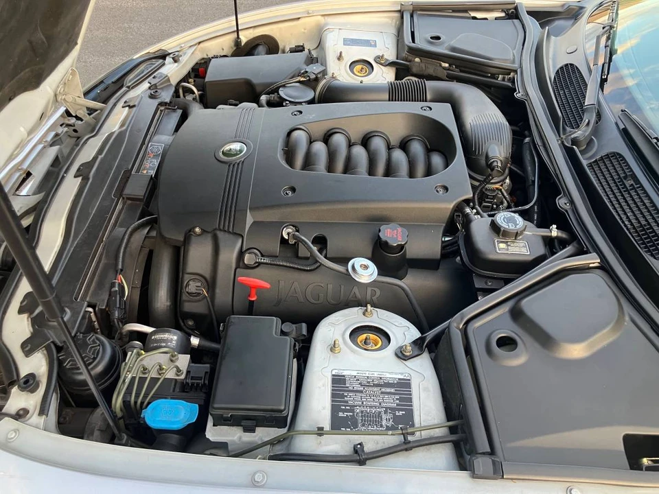 2005 Jaguar X100 XK8 - Image 15 of 18