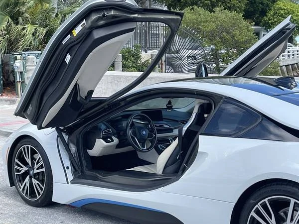 2015 BMW i8 - Image 9 of 21
