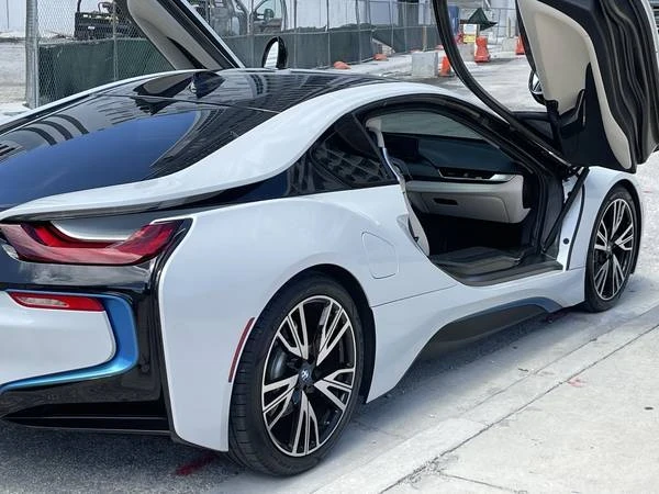 2015 BMW i8 - Image 16 of 21