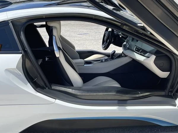 2015 BMW i8 - Image 14 of 21