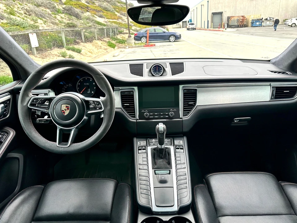 2017 Porsche Macan Turbo - Image 6 of 11