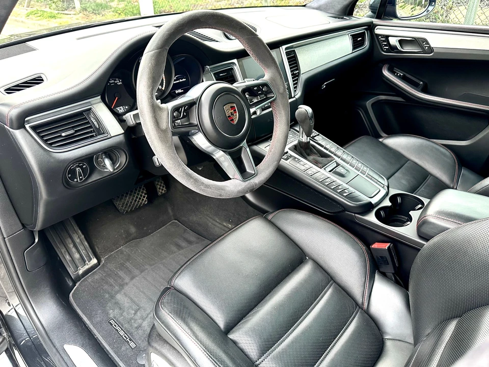 2017 Porsche Macan Turbo - Image 7 of 11