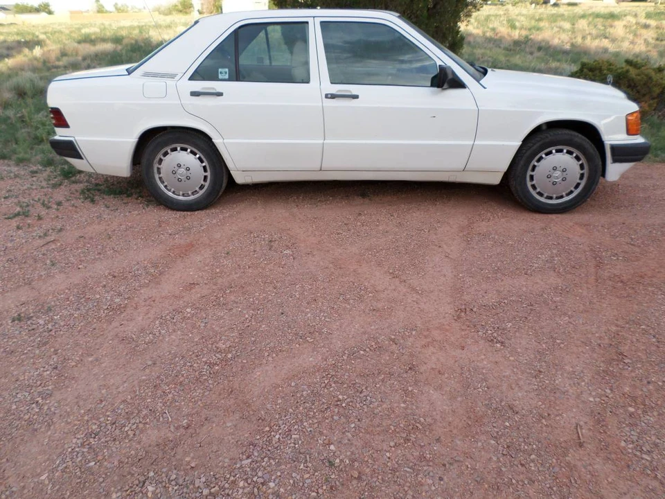 1989 Mercedes-Benz 190E - Image 2 of 11
