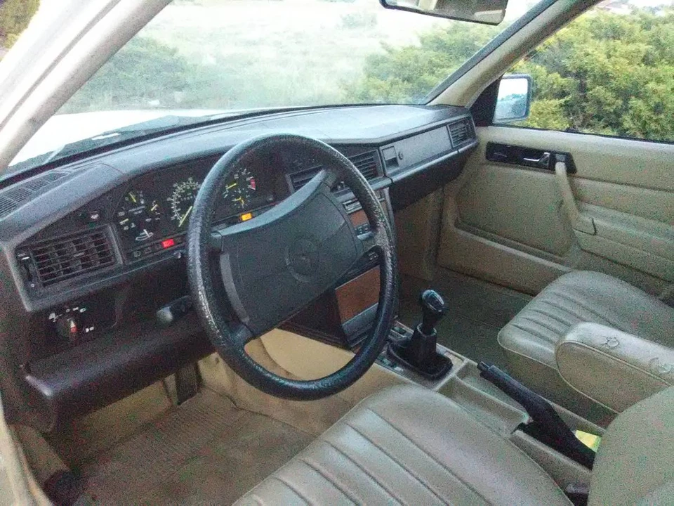 1989 Mercedes-Benz 190E - Image 10 of 11