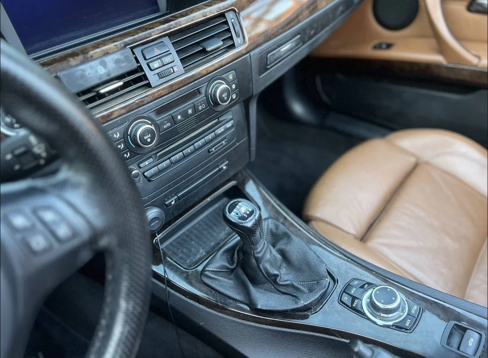 2009 BMW E93 335i Convertible - Image 4 of 11