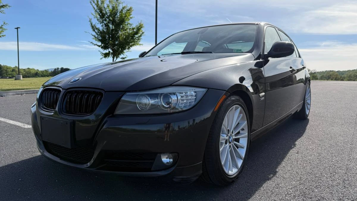 2011 BMW E90 3 Series Sedan - Image 14 of 24