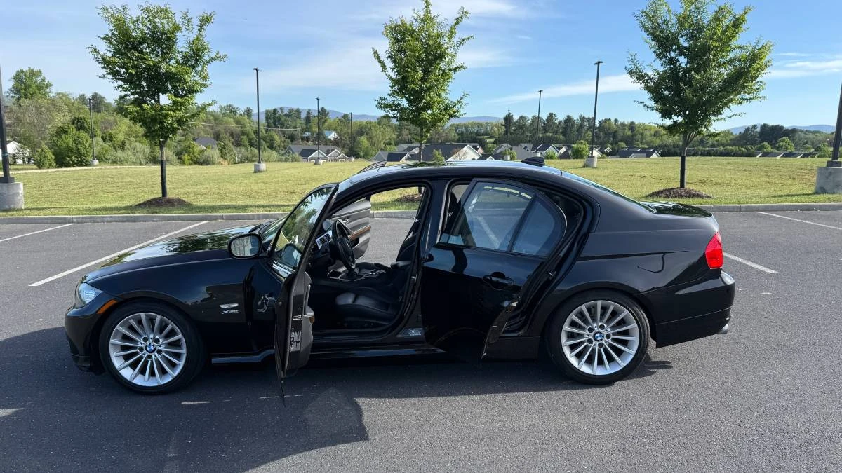 2011 BMW E90 3 Series Sedan - Image 23 of 24