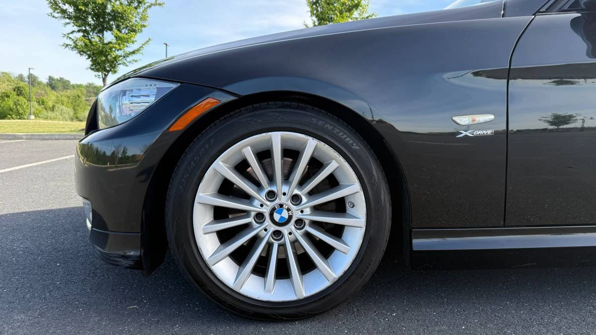2011 BMW E90 3 Series Sedan - Image 15 of 24
