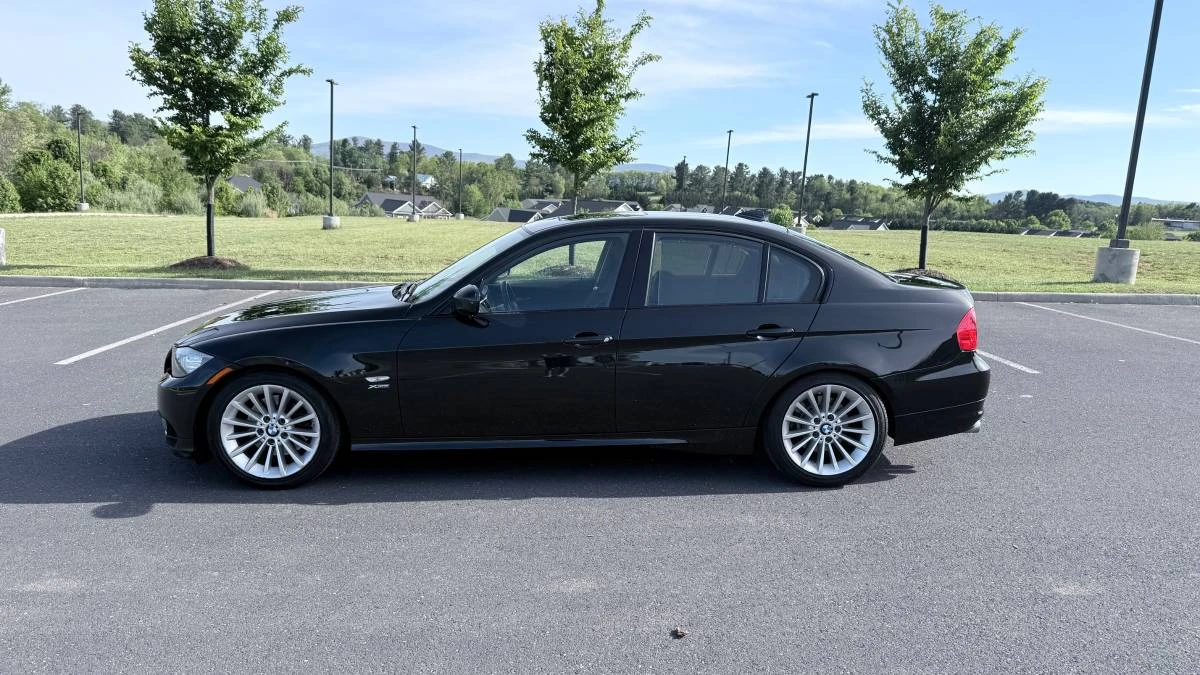 2011 BMW E90 3 Series Sedan - Image 4 of 24
