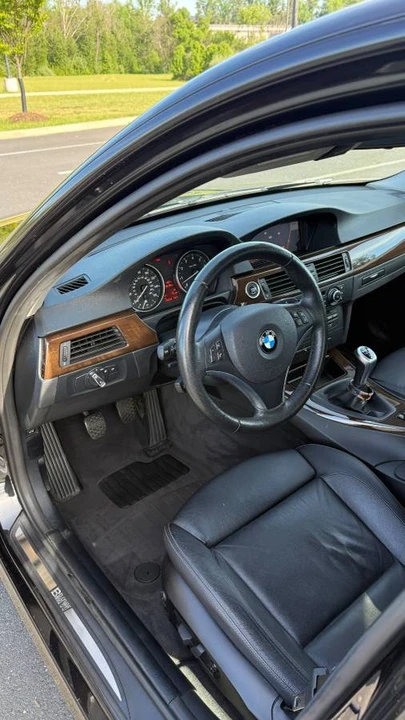 2011 BMW E90 3 Series Sedan - Image 17 of 24