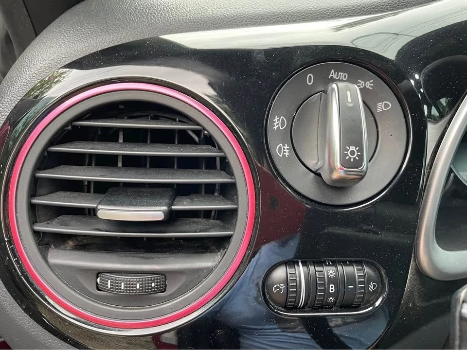 2017 Volkswagen A5 Beetle - Image 11 of 16