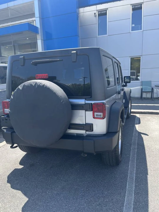 2017 Jeep - Image 2 of 19