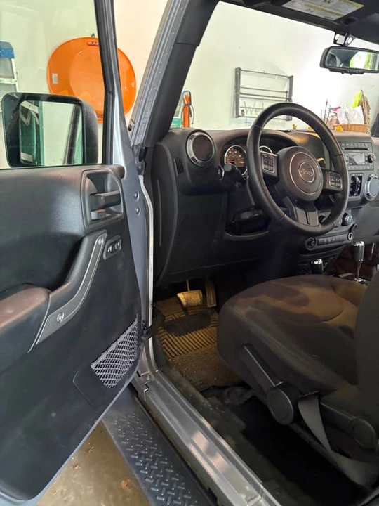 2017 Jeep - Image 8 of 19