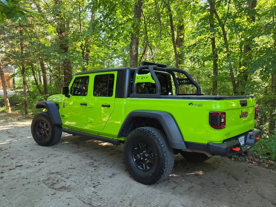 2021 Jeep JT Gladiator - Image 2 of 9