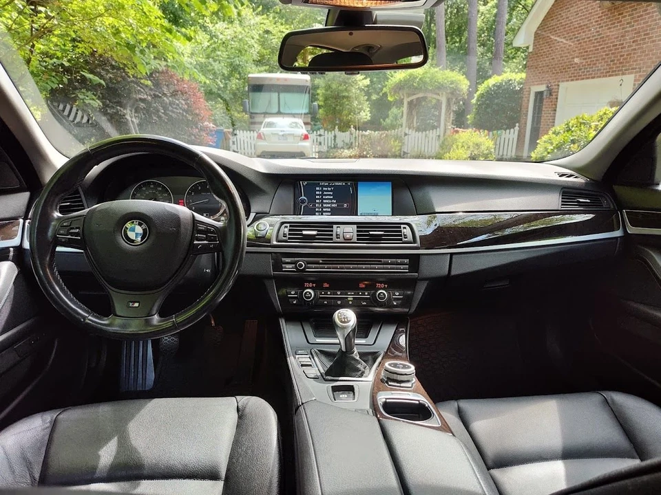 2012 BMW F10 5 Series Sedan - Image 14 of 28