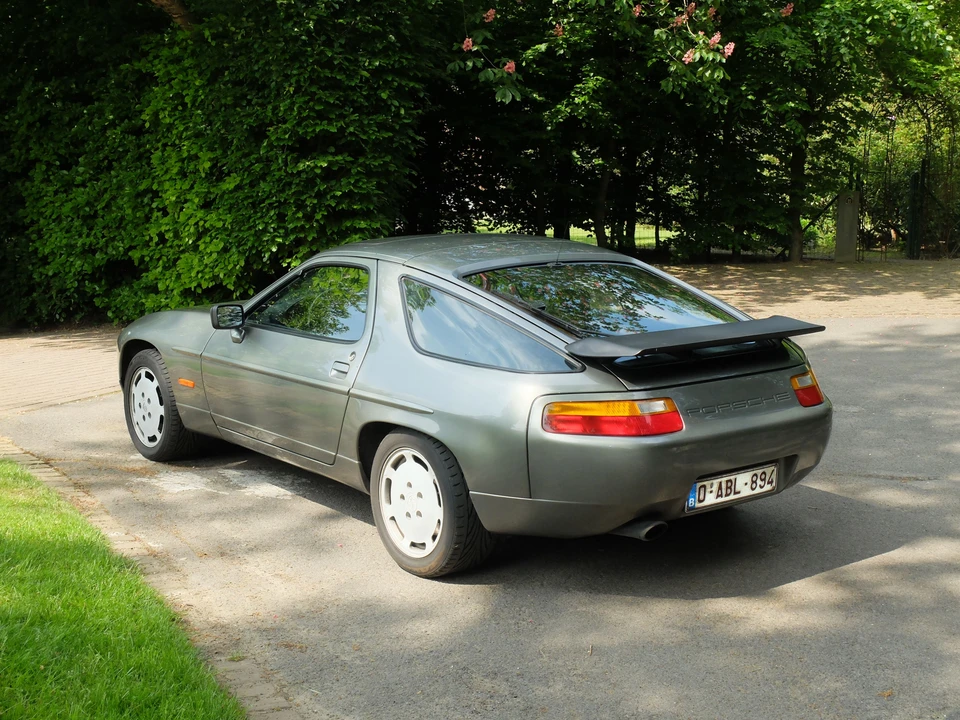 1988 Porsche 928 S4 - Image 9 of 18