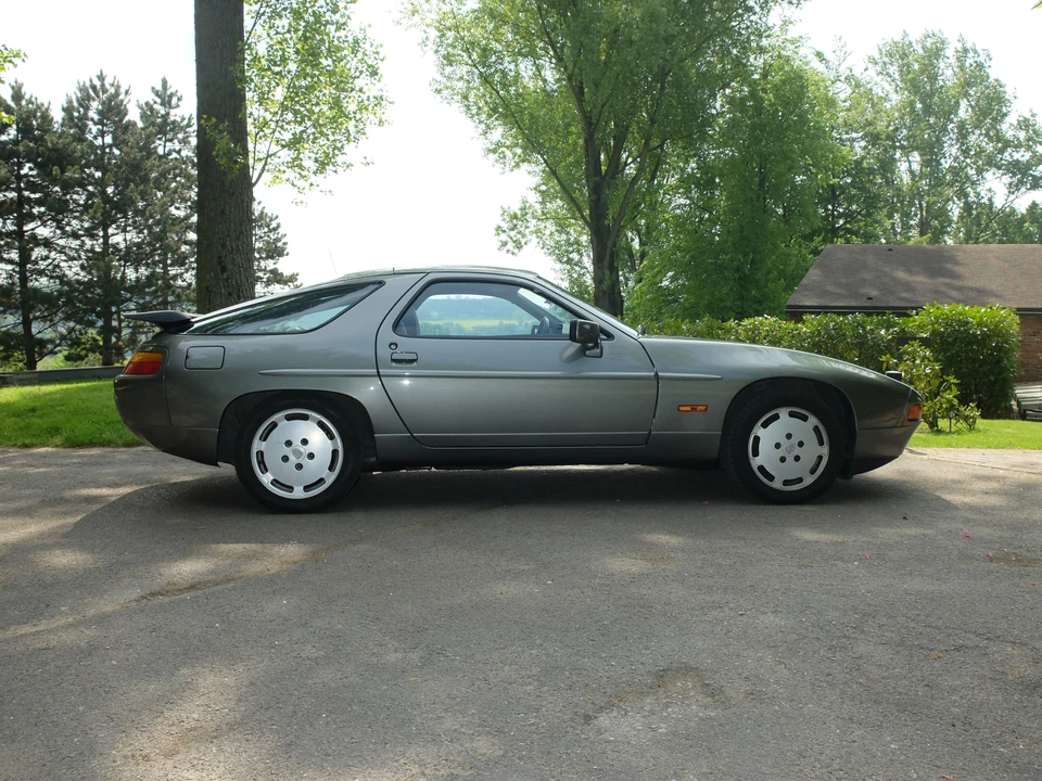1988 Porsche 928 S4 - Image 13 of 18
