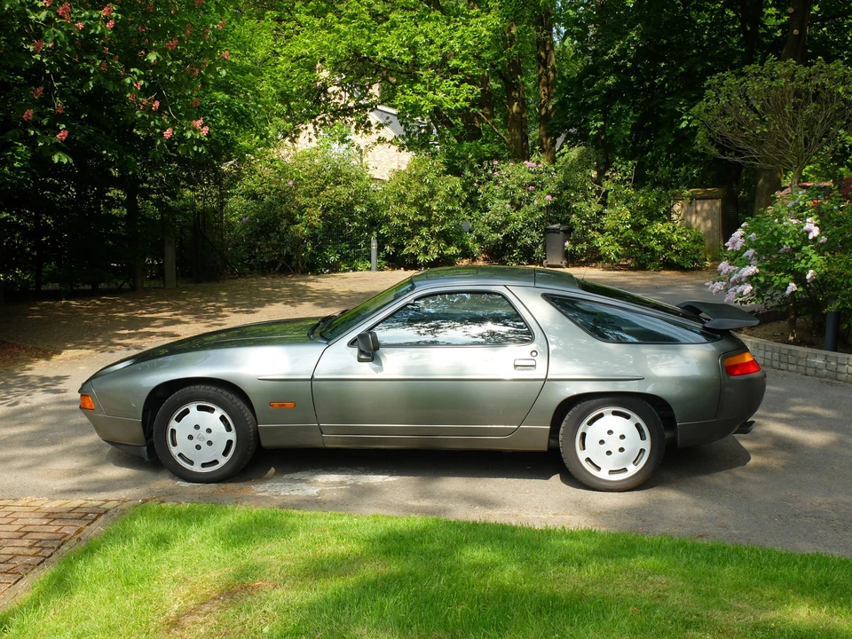 1988 Porsche 928 S4 - Image 8 of 18