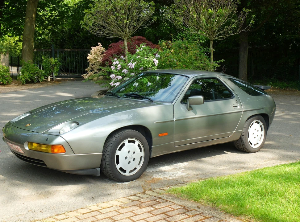 1988 Porsche 928 S4 - Image 10 of 18