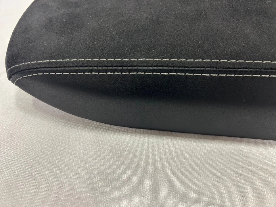 2014 Parts & Memorabilia Seats & Interior - Image 4 of 10