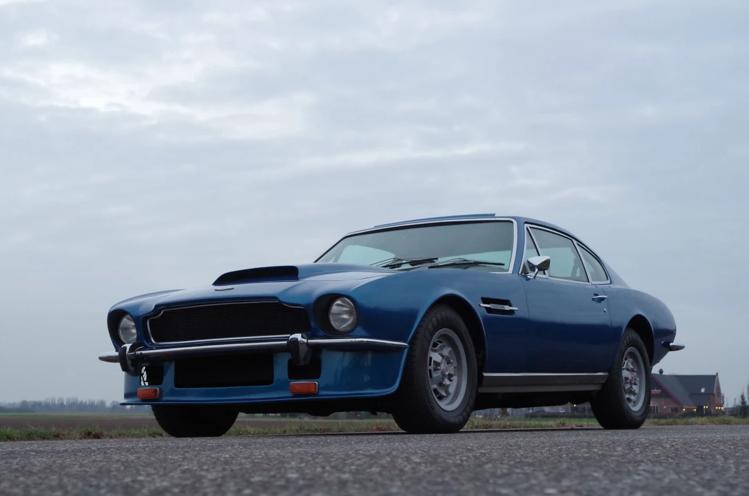 Aston Martin AM V8 - Image 2 of 22