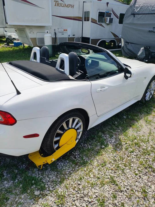 2017 Fiat 124 Spider - Image 15 of 16