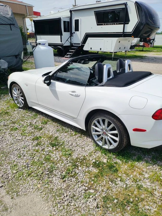 2017 Fiat 124 Spider - Image 14 of 16