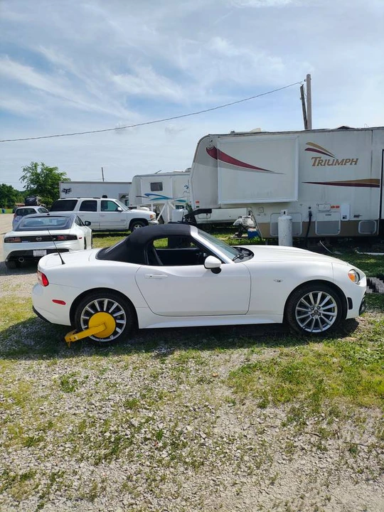 2017 Fiat 124 Spider - Image 8 of 16