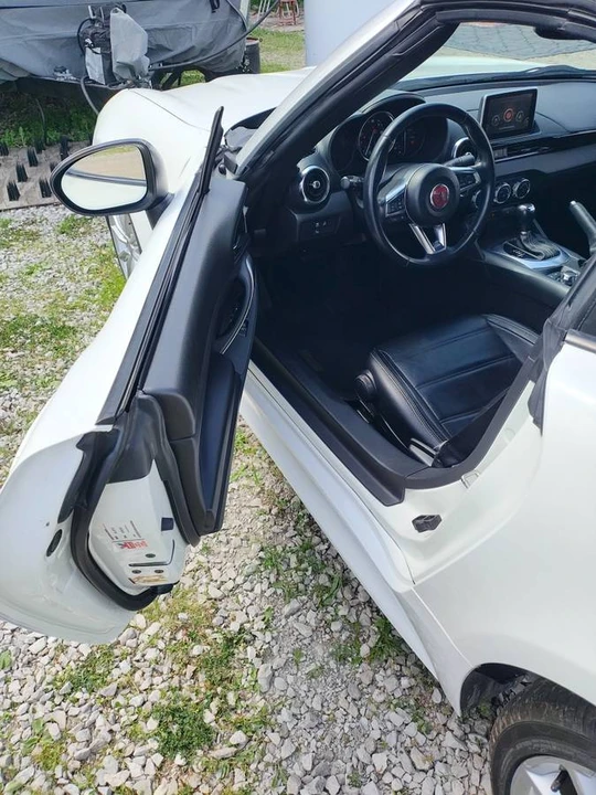 2017 Fiat 124 Spider - Image 11 of 16