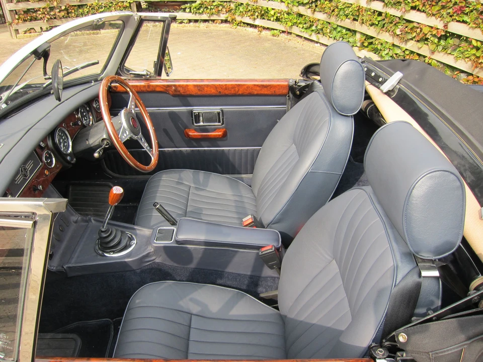 2010 MG MGB Roadster - Image 22 of 31