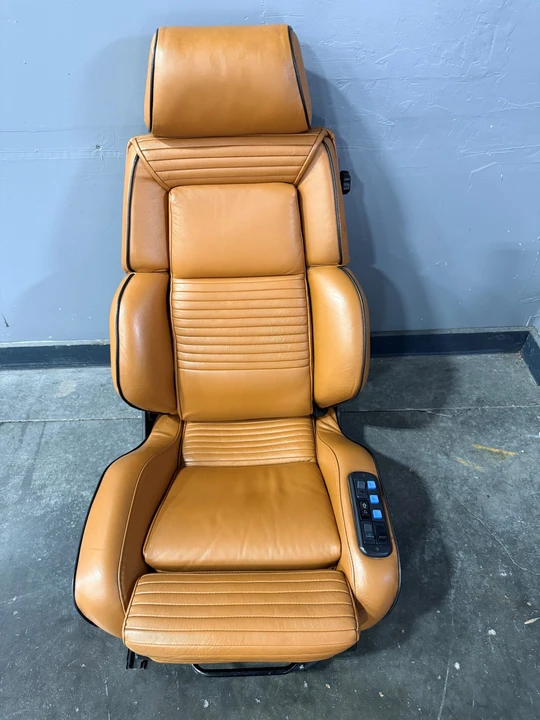 Parts & Memorabilia Seats & Interior - Image 6 of 31