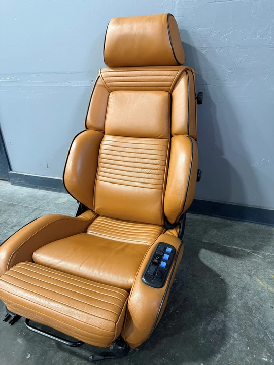 Parts & Memorabilia Seats & Interior - Image 8 of 31
